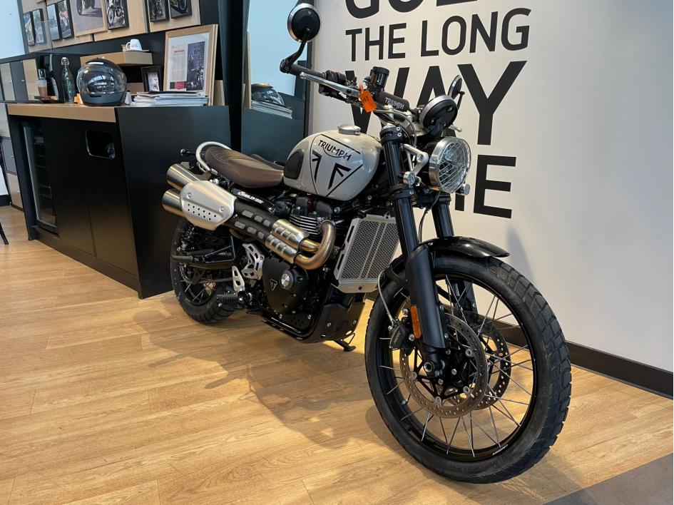 TRIUMPH SCRAMBLER 1200 X - 2700 KMS - MARS 2024 - 1 ERE MAIN
