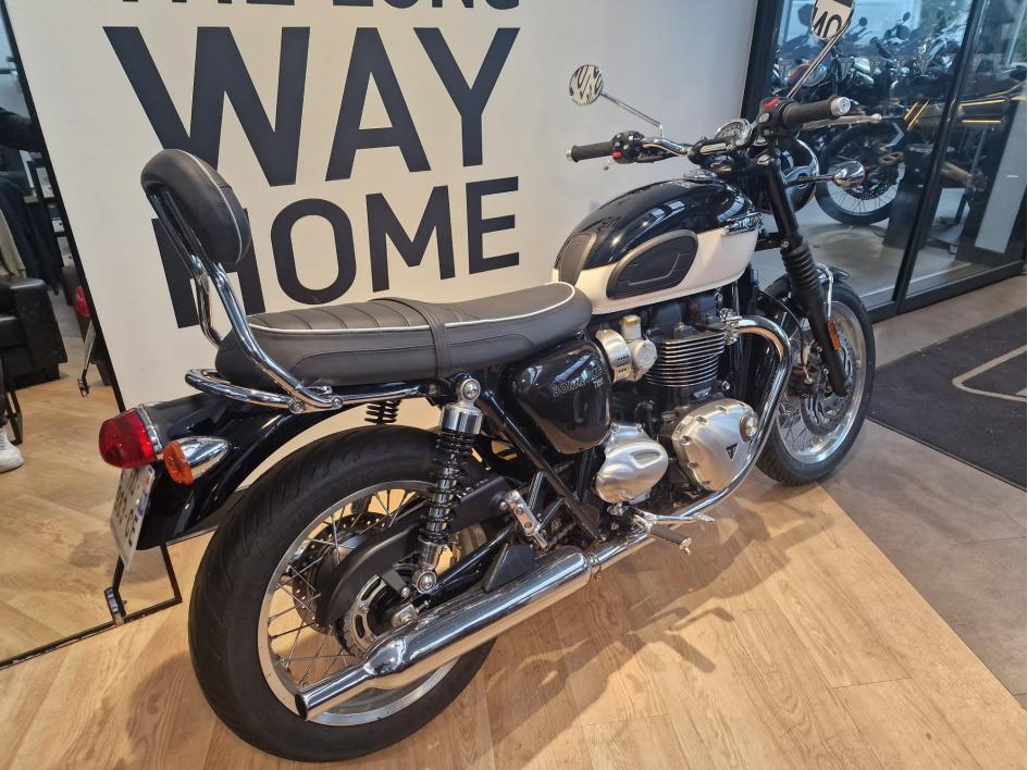TRIUMPH BONNEVILLE T120 1200KMS 04/2025 SISSY BAR