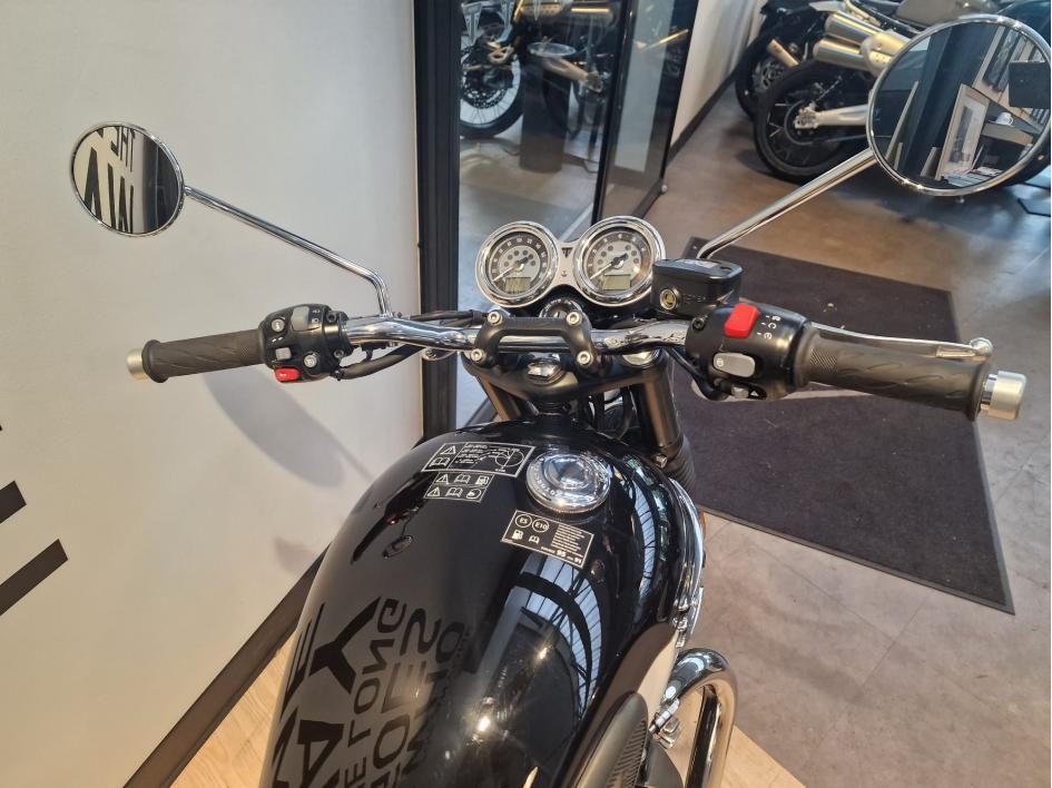 TRIUMPH BONNEVILLE T120 1200KMS 04/2025 SISSY BAR