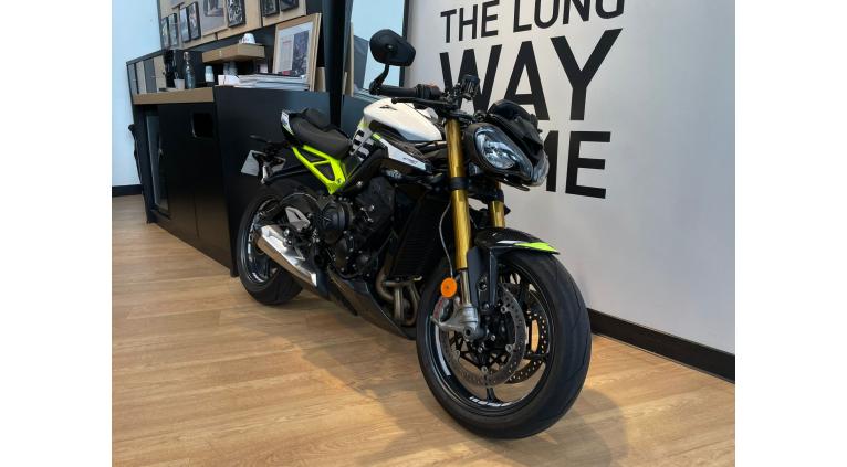 TRIUMPH STREET TRIPLE 795 MOTO 2