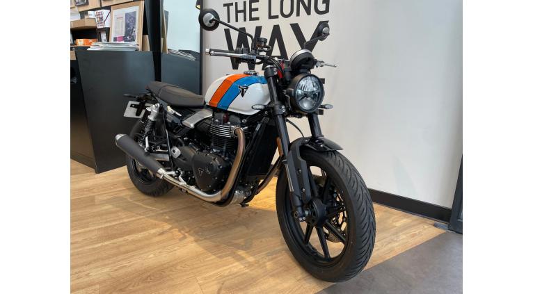 TRIUMPH SPEED TWIN 900