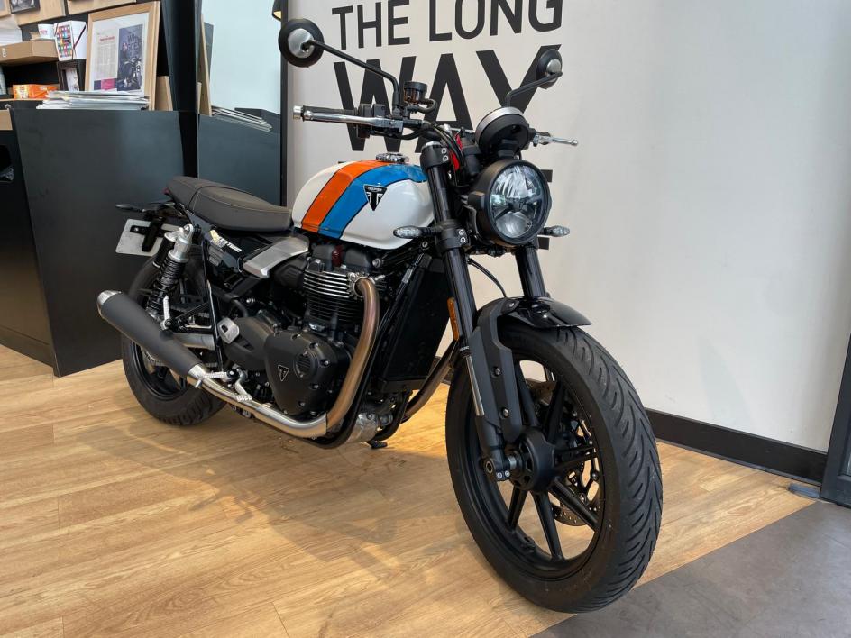 TRIUMPH SPEED TWIN 900 - BRIDEE A2 - 1000 KMS - FEVRIER 2025