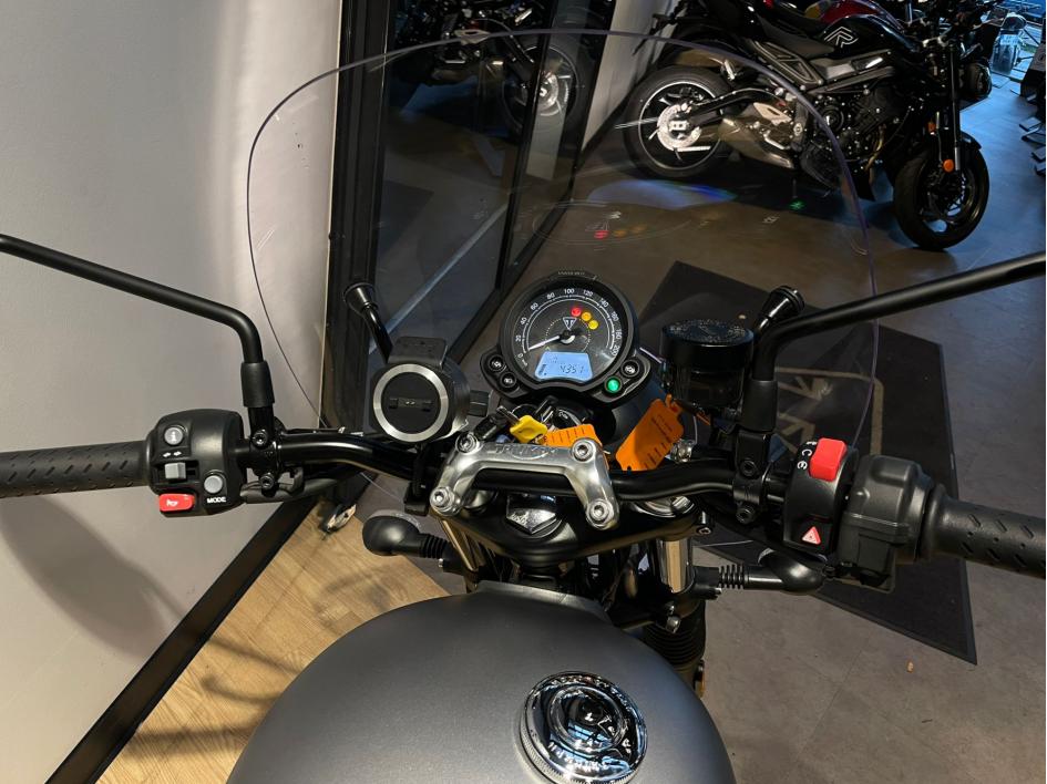 TRIUMPH STREET TWIN 900 EC1 Edition 07/22 1ERE MAIN 4350KMS DEPOT VENTE BRIDABLE A2