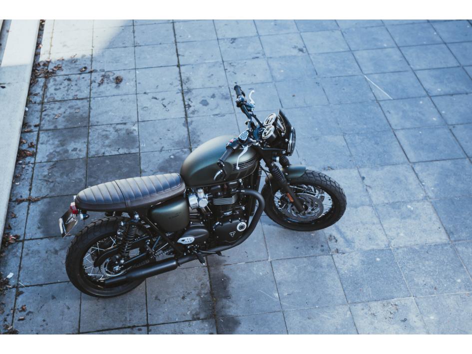 BONNEVILLE T120 BLACK BY DIAGONALE