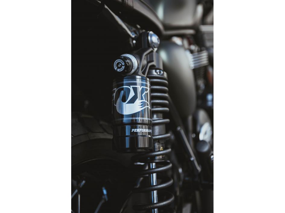 BONNEVILLE T120 BLACK BY DIAGONALE