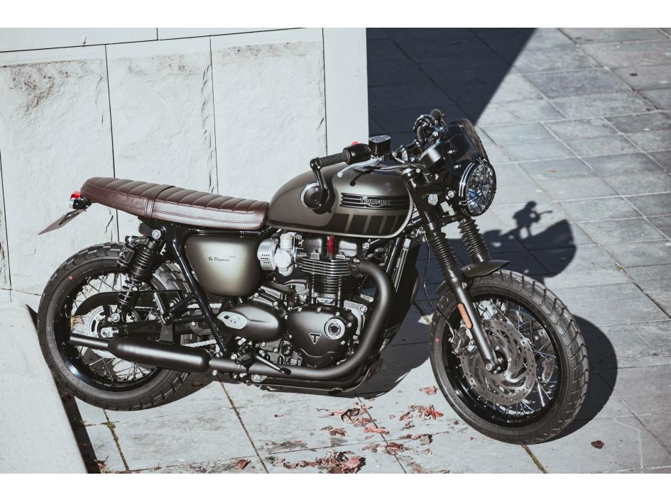 BONNEVILLE T120 BLACK BY DIAGONALE