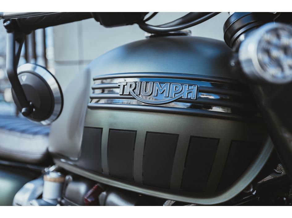 BONNEVILLE T120 BLACK BY DIAGONALE