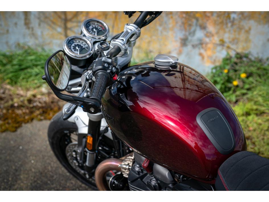 SPEED TWIN 1200 STEALTH EDITION