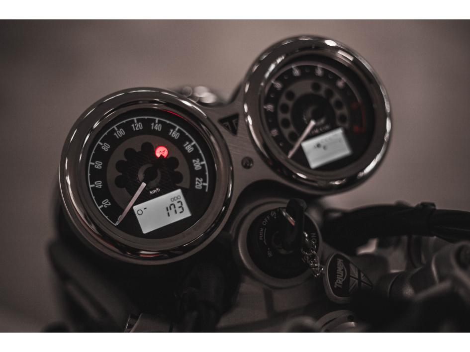 SPEED TWIN 
