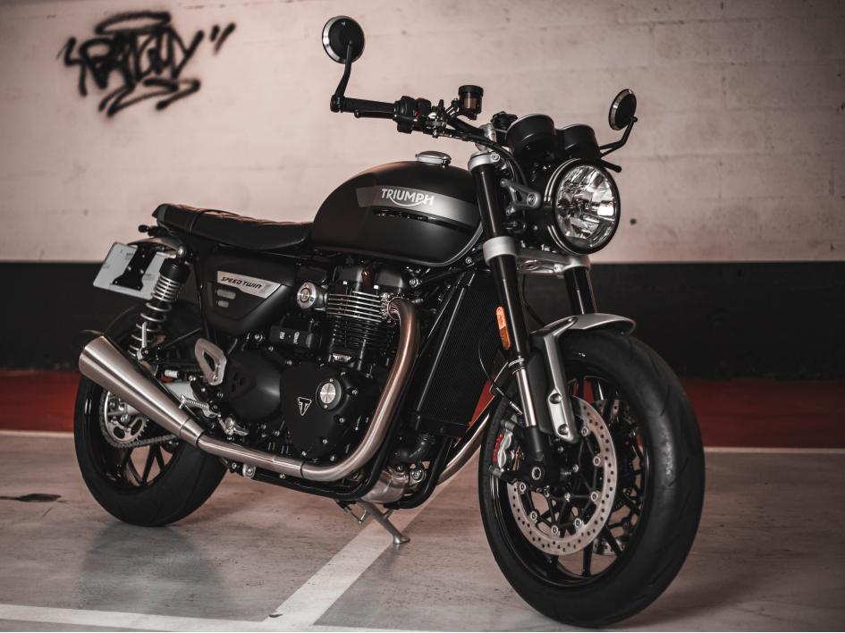 SPEED TWIN 