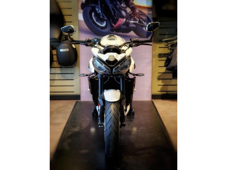 STREET TRIPLE R 2024