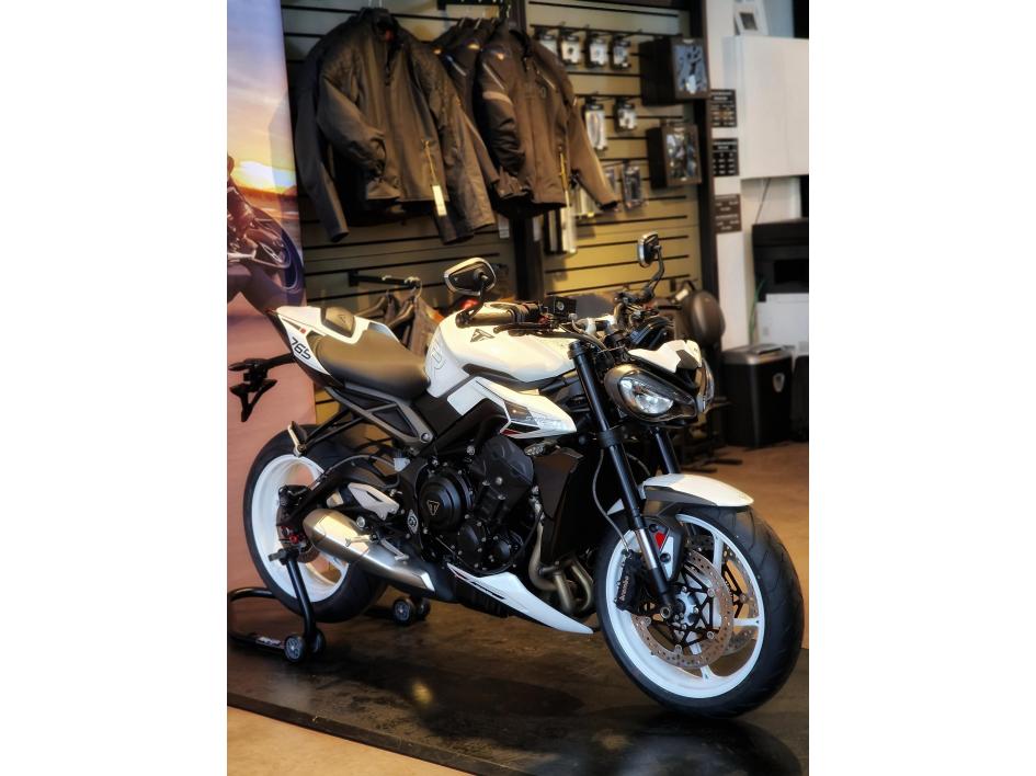STREET TRIPLE R 2024